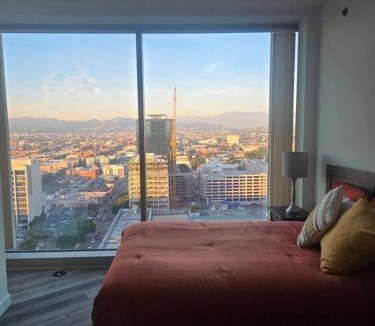 Wilshire Center Apartment | 2 Bedroom with City Views