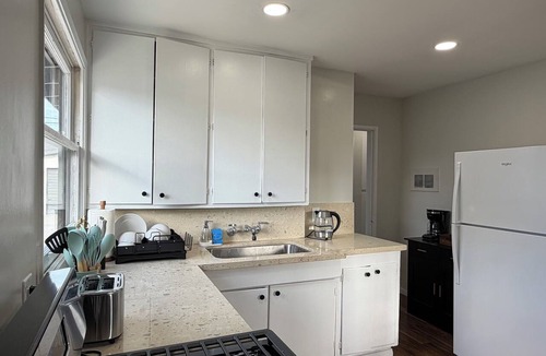 Westchester House | 2 BR Home near LAX & SoFi & Kia Forum with private parking.
