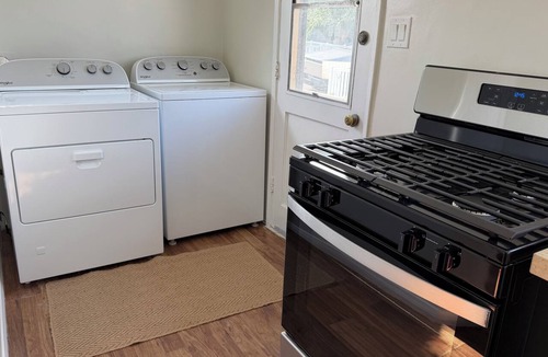 Westchester House | 2 BR Home near LAX & SoFi & Kia Forum with private parking.