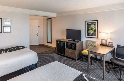 Ahwatukee Foothills Hotel | 2 Double Beds at La Quinta Inn & Suites by Wyndham Phoenix Chandler
