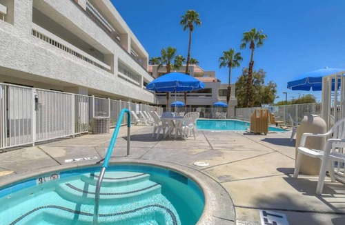 Warm Sands Apartment | 2 Full Beds|Mini Fridge,Smoking