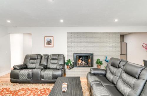Del Rey Oaks House | 2 Mi to Beach: Home w/Patio in Del Rey Oaks!