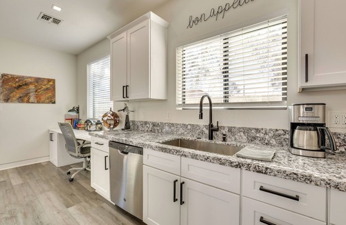 Garfield Apartment | 2 Mi to Dtwn Phoenix: Sleek Apt w/Fenced Yard!