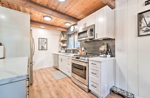 Truckee House | 2 Mi to Tahoe Donner Ski Resort: Forest-View Haven