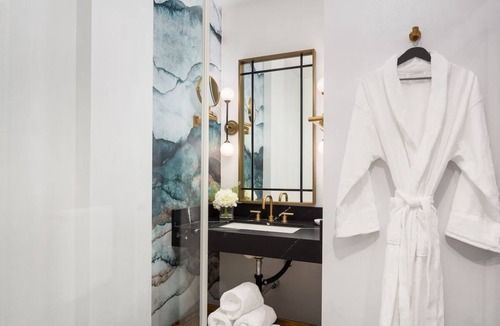 Hollywood Hotel | 2 Modern Room with Rooftop Pool, Pet-Friendly Stay, Near Walk of Fame