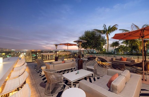 Hollywood Hotel | 2 Modern Room with Rooftop Pool, Pet-Friendly Stay, Near Walk of Fame