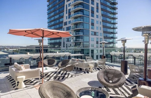 Hollywood Hotel | 2 Modern Room with Rooftop Pool, Pet-Friendly Stay, Near Walk of Fame