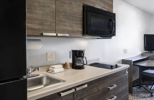 Redding Hotel | 2 Modern Rooms Near Turtle Bay Exploration Park & Downtown Redding