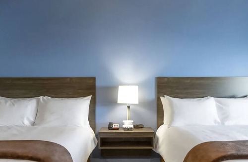 Redding Hotel | 2 Modern Rooms Near Turtle Bay Exploration Park & Downtown Redding