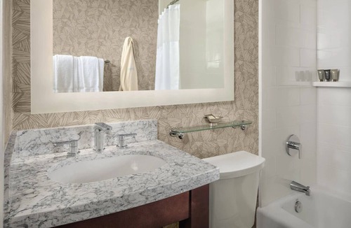 Central Mission Beach Hostel | 2 Partial Bay View Studio Queens, Bahia Resort, Spa, Outdoor Pool, Near SeaWorld