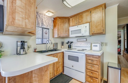 East Mesa House | 2 Patios & Fairway Views! Mesa Golf Resort Escape