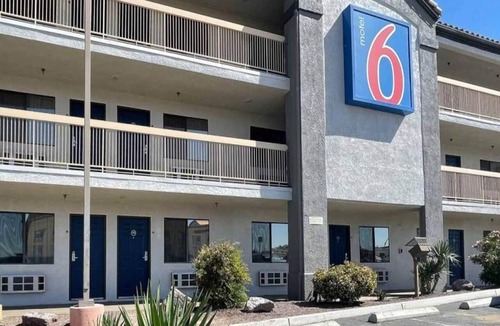 Barstow Apartment | 2 Queen Beds|Smoking,Micfridge