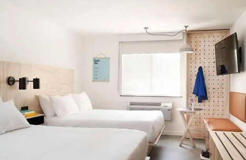 Yucca Valley Hotel | 2 Queen | Joshua Tree | Joshua Tree Park, Pool, Fire Pit
