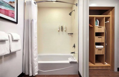 Pismo Beach Hotel | 2 Queen Room | Pool, Free Parking, 3 mi to Oceano Dunes Pole 2