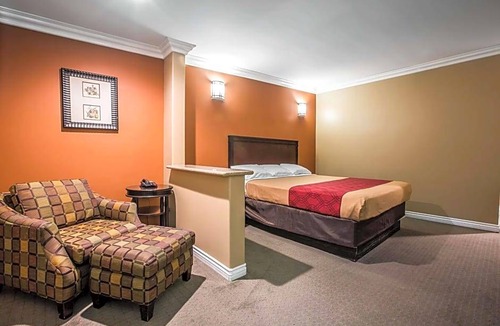 Ontario Hotel | 2-Star Hotel ∙ Baymont by Wyndham Ontario