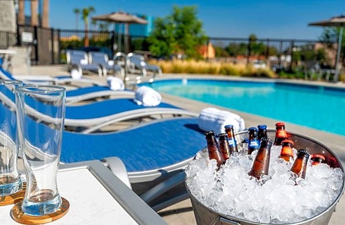 Lyon Street Hotel | 2-Star Hotel ∙ Holiday Inn Express & Suites Santa Ana - Orange County, an IHG Hotel