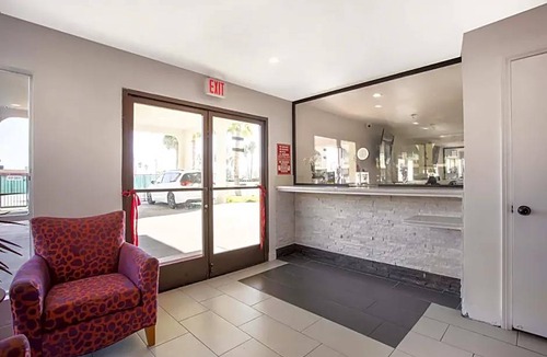 Palmdale Hotel | 2-Star Hotel ∙ OYO Hotel Palmdale - Antelope Valley