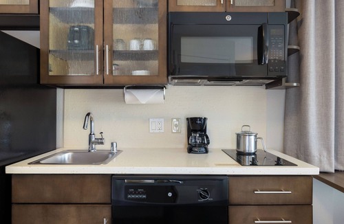Anaheim Resort House | 2 Studio Suites with Full Kitchens! Adjacent to Disneyland Resort! Shuttle, Pool