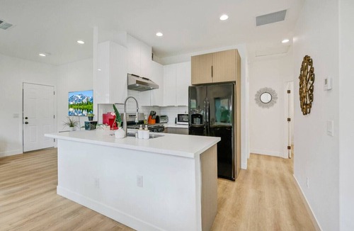 Midway City House | 20 min Disneyland, 7 min Bella Terra, WE12