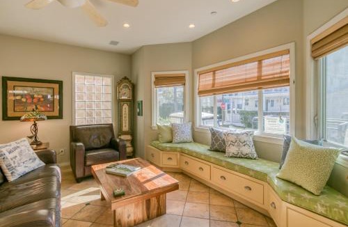 Avalon House | 203D 203 Descanso Ave.