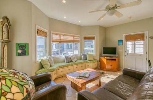 Avalon House | 203D 203 Descanso Ave.