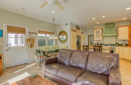 Avalon House | 203D 203 Descanso Ave.