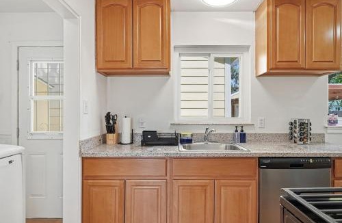 Livermore House | 2056 Spacious 4BR home Parking for 3 Fully Fenced Yard