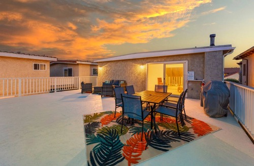 Oxnard Shores House | 25% Off Aug 13-16! Great 4 Families, Walk 2 Beach*