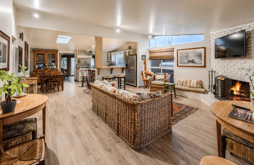 Pierpont Bay House | 25% Off Aug 9-13! Walk To Beach, Private Jacuzzi*