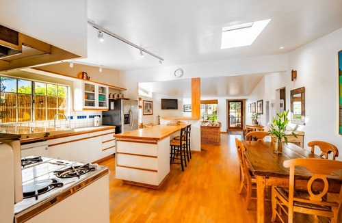 Pierpont Bay House | 25% Off Aug 9-13! Walk To Beach, Private Jacuzzi*