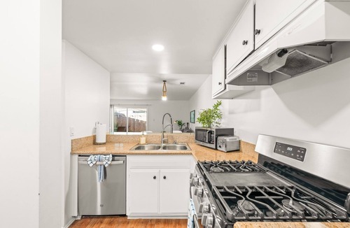 Pierpont Bay House | 25% Off Aug 9-15! Walk 2 Beach, Great 4 Families