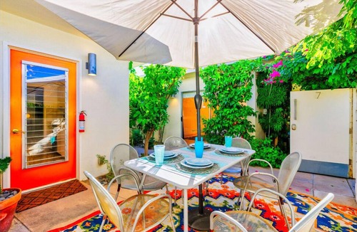 Uptown Design District Apartment | 25% Off July! Amazing Reviews, Pool & Jacuzzi*