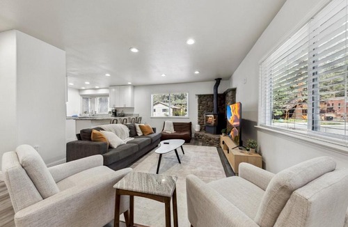 Sierra Tract House | 2543 Knox Avenue cabin