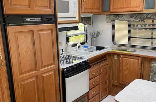 Napa House | 27 ft. Komfort RV close to downtown Napa! Great rate! Very comfortable.
