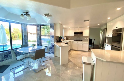 Val Vista Lakes House | 2800 SQFT Estate - Large Yard - Val Vista Lakes