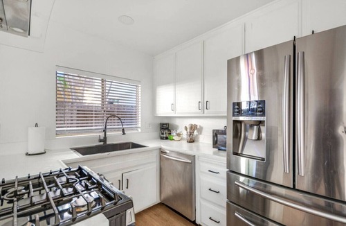 Santa Ana Heights Apartment | 2Bd/2Bth Close To South Coast Plaza | Restaurants