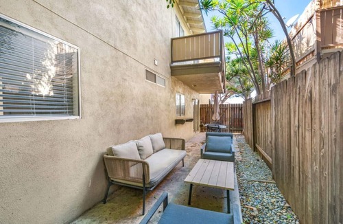 Santa Ana Heights Apartment | 2Bd/2Bth Close To South Coast Plaza | Restaurants