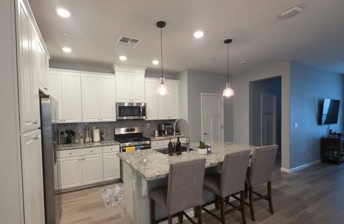 Roseville House | 2bd Beautifully Furnished Executive Suite mid/long stay in Roseville CA