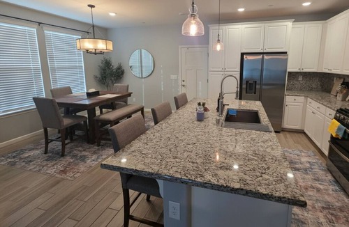 Roseville House | 2bd Beautifully Furnished Executive Suite mid/long stay in Roseville CA