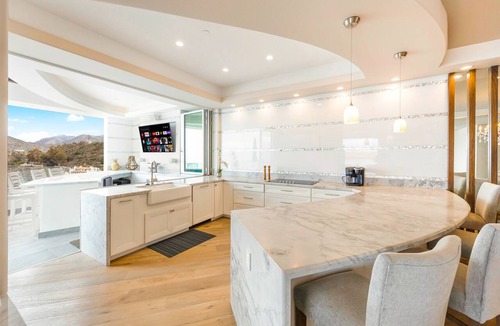 Avalon Condo | 2BD Penthouse Suite, Unobstructed Views in Hamilton Cove (UPPER UNIT), CART & AC