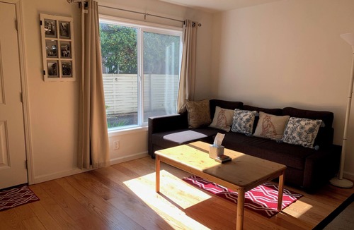 Linfield Oaks House | 2Bed/1Bath Town House near Stanford and Palo Alto
