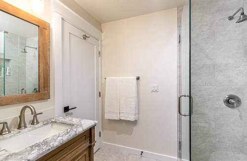 Los Olivos House | 2Br/2Br New & Stylish Cottage - Downtown Los Olivos