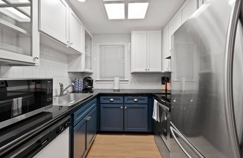 Downtown Sacramento Apartment | 2BR Downtown Sac - In unit Laundry - Free Parking