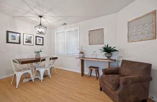 Downtown Sacramento Apartment | 2BR Downtown Sac - In unit Laundry - Free Parking