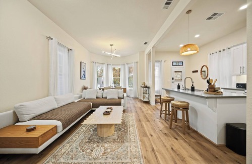 Poverty Ridge Apartment | 2BR Midtown Victorian Near Dining, Shops & Transit