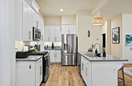 Poverty Ridge Apartment | 2BR Midtown Victorian Near Dining, Shops & Transit