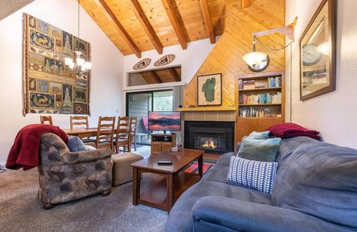 Carnelian Woods Condo | 2BR Townhome-Walk to Beach or Trails
