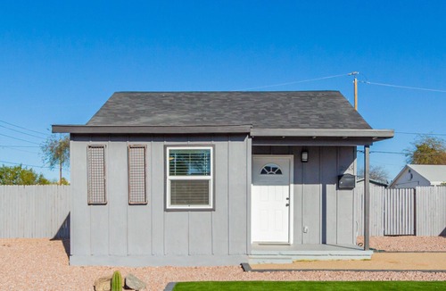 Coronado House | 2BR w private backyard, in-home laundry!
