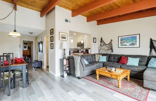 Oxnard Dunes House | 3 BED/2 BA -Walk to Beach/PRIVATE yard-Sleeps 8 1 HR to LA/30 Min Santa Barbara