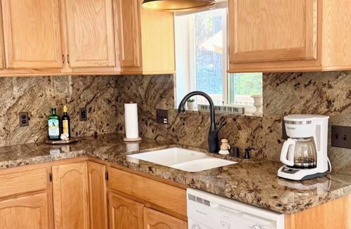 Lake Almanor Country Club Cabin | 3-bedroom home in central location Lake Almanor Country Club, sleeps 8!